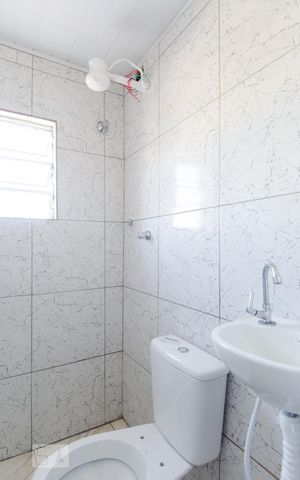 Casa para alugar com 15m², 1 quarto e sem vaga Casa para alugar com 15m², 1 quarto e sem vagaBanheiro