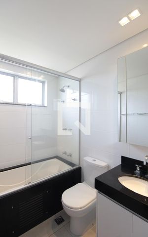Apartamento para alugar com 147m², 4 quartos e 3 vagasBanheiro da Suite 1