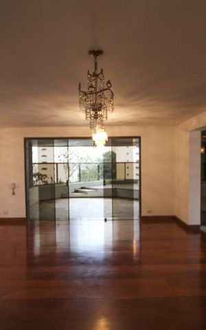 Apartamento à venda com 247m², 4 quartos e 3 vagas Apartamento à venda com 247m², 4 quartos e 3 vagasSala