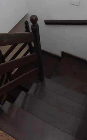 Casa de condomínio para alugar com 160m², 2 quartos e 3 vagasEscada