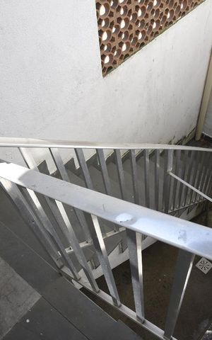 Casa de condomínio para alugar com 160m², 2 quartos e 3 vagasEscada