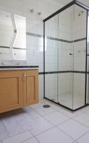 Apartamento à venda com 368m², 3 quartos e 4 vagasBanheiro 1 da suíte 3