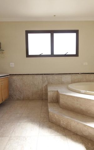 Apartamento à venda com 368m², 3 quartos e 4 vagasBanheiro 2 da suíte 3