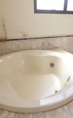 Apartamento à venda com 368m², 3 quartos e 4 vagasBanheira