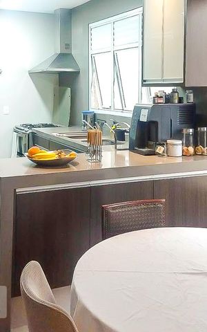 Apartamento à venda com 180m², 4 quartos e 3 vagas Apartamento à venda com 180m², 4 quartos e 3 vagasCozinha