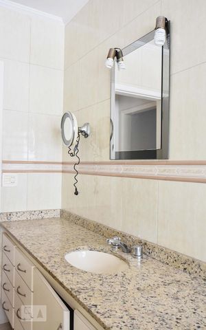Casa à venda com 330m², 4 quartos e 5 vagasBanheiro 02