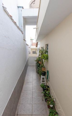 Casa à venda com 180m², 3 quartos e 4 vagas Casa à venda com 180m², 3 quartos e 4 vagasCorredor externo