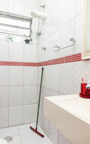 Casa à venda com 180m², 3 quartos e 4 vagas Casa à venda com 180m², 3 quartos e 4 vagasBanheiro