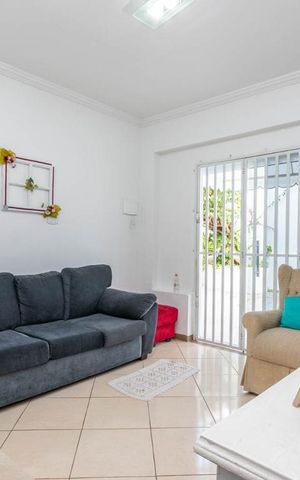 Casa à venda com 180m², 3 quartos e 4 vagas Casa à venda com 180m², 3 quartos e 4 vagasSala