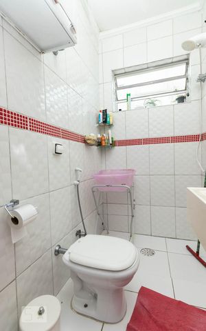 Casa à venda com 180m², 3 quartos e 4 vagas Casa à venda com 180m², 3 quartos e 4 vagasBanheiro