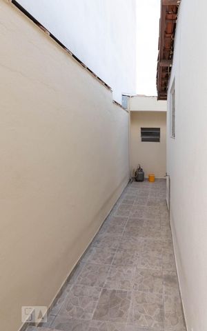 Casa à venda com 180m², 3 quartos e 4 vagas Casa à venda com 180m², 3 quartos e 4 vagasCorredor externo