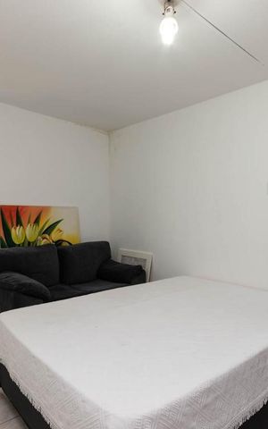 Casa à venda com 180m², 3 quartos e 4 vagas Casa à venda com 180m², 3 quartos e 4 vagasQuarto 2