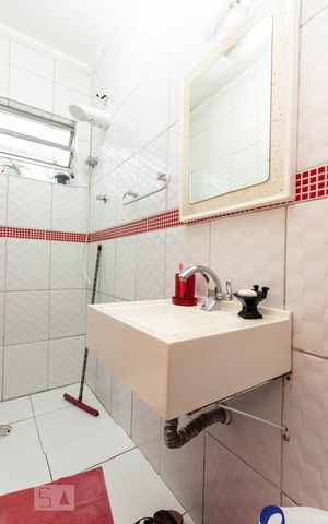 Casa à venda com 180m², 3 quartos e 4 vagas Casa à venda com 180m², 3 quartos e 4 vagasBanheiro