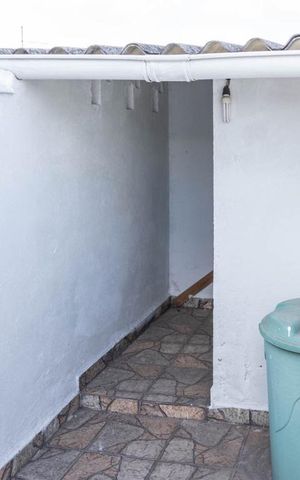 Casa à venda com 180m², 3 quartos e 4 vagas Casa à venda com 180m², 3 quartos e 4 vagasCanil