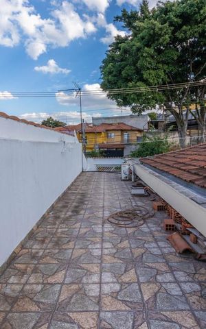 Casa à venda com 180m², 3 quartos e 4 vagas Casa à venda com 180m², 3 quartos e 4 vagasLaje