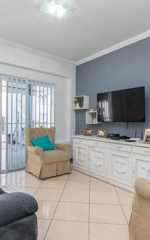 Casa à venda com 180m², 3 quartos e 4 vagas Casa à venda com 180m², 3 quartos e 4 vagasSala