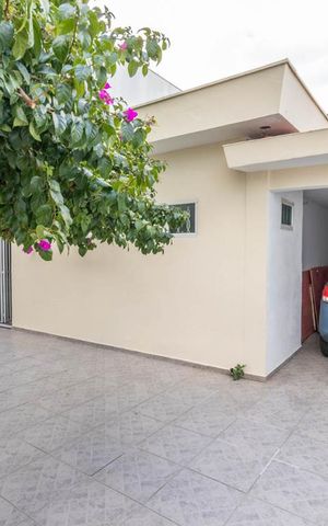 Casa à venda com 180m², 3 quartos e 4 vagas Casa à venda com 180m², 3 quartos e 4 vagasGaragem