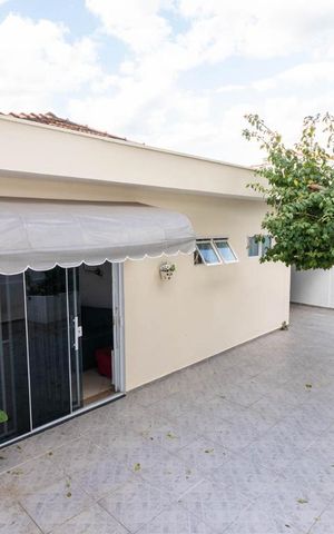 Casa à venda com 180m², 3 quartos e 4 vagas Casa à venda com 180m², 3 quartos e 4 vagasGaragem