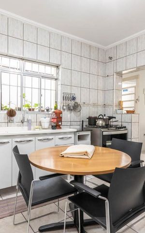 Casa à venda com 180m², 3 quartos e 4 vagas Casa à venda com 180m², 3 quartos e 4 vagasCozinha