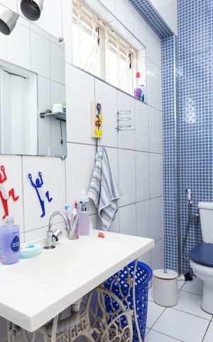 Casa à venda com 180m², 3 quartos e 4 vagas Casa à venda com 180m², 3 quartos e 4 vagasBanheiro suíte