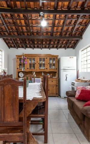 Casa à venda com 180m², 3 quartos e 4 vagas Casa à venda com 180m², 3 quartos e 4 vagasCopa