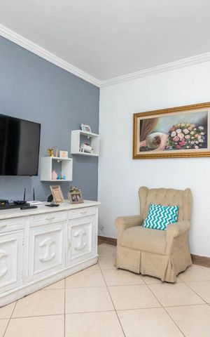 Casa à venda com 180m², 3 quartos e 4 vagas Casa à venda com 180m², 3 quartos e 4 vagasSala