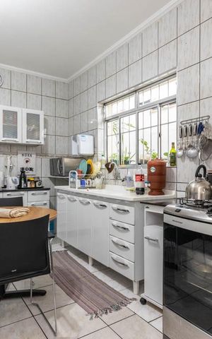 Casa à venda com 180m², 3 quartos e 4 vagas Casa à venda com 180m², 3 quartos e 4 vagasCozinha