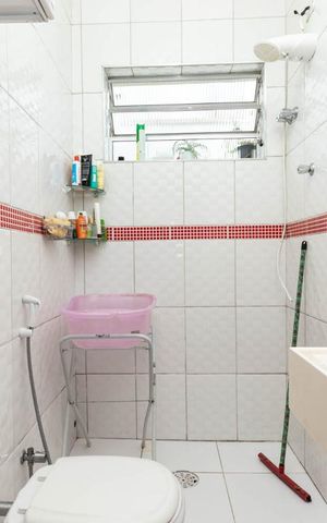 Casa à venda com 180m², 3 quartos e 4 vagas Casa à venda com 180m², 3 quartos e 4 vagasBanheiro