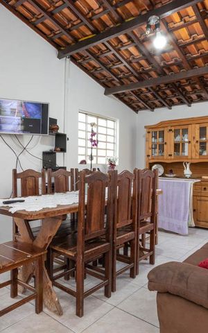 Casa à venda com 180m², 3 quartos e 4 vagas Casa à venda com 180m², 3 quartos e 4 vagasCopa
