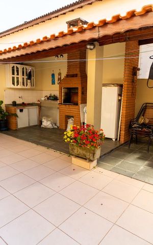 Casa à venda com 340m², 3 quartos e sem vagaQuintal com Churrasqueira