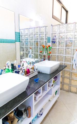 Casa à venda com 340m², 3 quartos e sem vagaBanheiro da Suíte 2