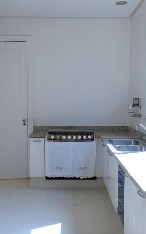 Casa à venda com 600m², 4 quartos e 6 vagas Casa à venda com 600m², 4 quartos e 6 vagasCozinha