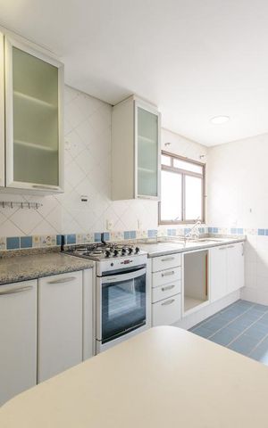 Apartamento à venda com 146m², 3 quartos e 2 vagas Apartamento à venda com 146m², 3 quartos e 2 vagasCozinha