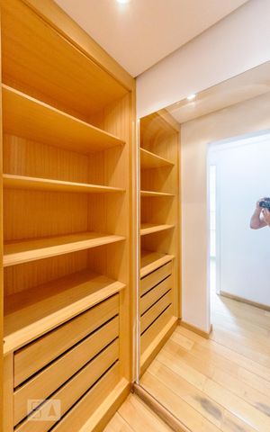 Apartamento à venda com 146m², 3 quartos e 2 vagas Apartamento à venda com 146m², 3 quartos e 2 vagasCloset - Suite