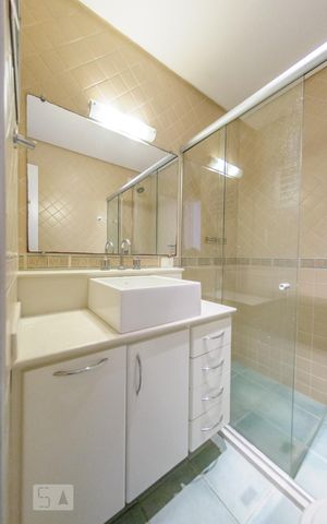 Apartamento à venda com 146m², 3 quartos e 2 vagas Apartamento à venda com 146m², 3 quartos e 2 vagasBanheiro Social