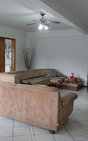 Casa à venda com 305m², 4 quartos e sem vagaSala