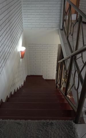 Casa à venda com 305m², 4 quartos e sem vagaEscada