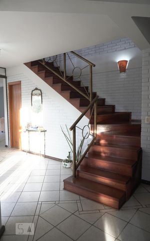 Casa à venda com 305m², 4 quartos e sem vagaEscada