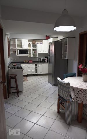 Casa à venda com 305m², 4 quartos e sem vagaCozinha