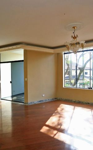 Casa para alugar com 380m², 4 quartos e 5 vagasSala