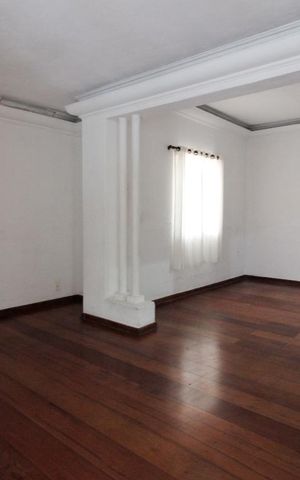 Casa à venda com 452m², 4 quartos e 2 vagasSala 1