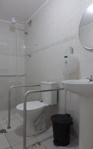 Casa à venda com 452m², 4 quartos e 2 vagasBanheiro 3