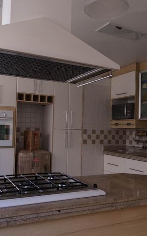 Apartamento para alugar com 238m², 4 quartos e 3 vagasCozinha - Armários