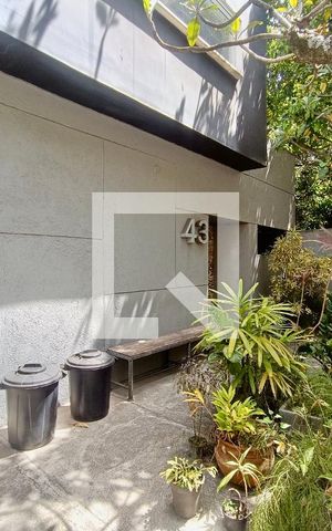 Casa à venda com 571m², 8 quartos e 3 vagasFachada com cartaz QA