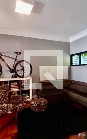 Casa à venda com 571m², 8 quartos e 3 vagasSala