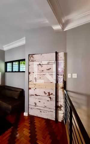 Casa à venda com 571m², 8 quartos e 3 vagasSala