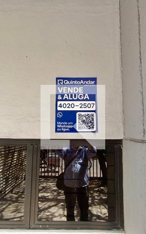 Casa à venda com 571m², 8 quartos e 3 vagasFachada com cartaz QA