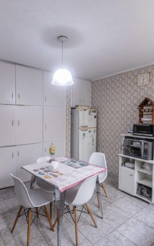 Casa à venda com 105m², 2 quartos e 2 vagas Casa à venda com 105m², 2 quartos e 2 vagasCozinha