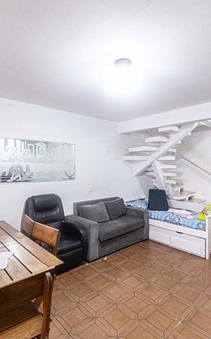 Casa à venda com 105m², 2 quartos e 2 vagas Casa à venda com 105m², 2 quartos e 2 vagasSala