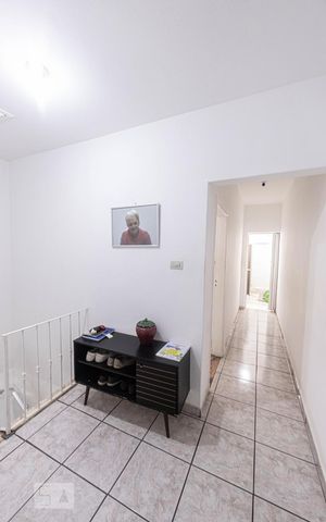 Casa à venda com 105m², 2 quartos e 2 vagas Casa à venda com 105m², 2 quartos e 2 vagasHall escadas